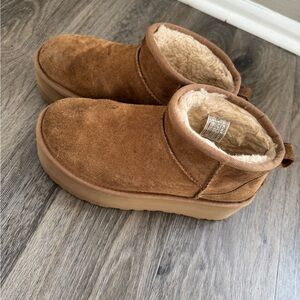 UGG CLASSIC ULTRA MINI SIZE 8 CHESTNUT